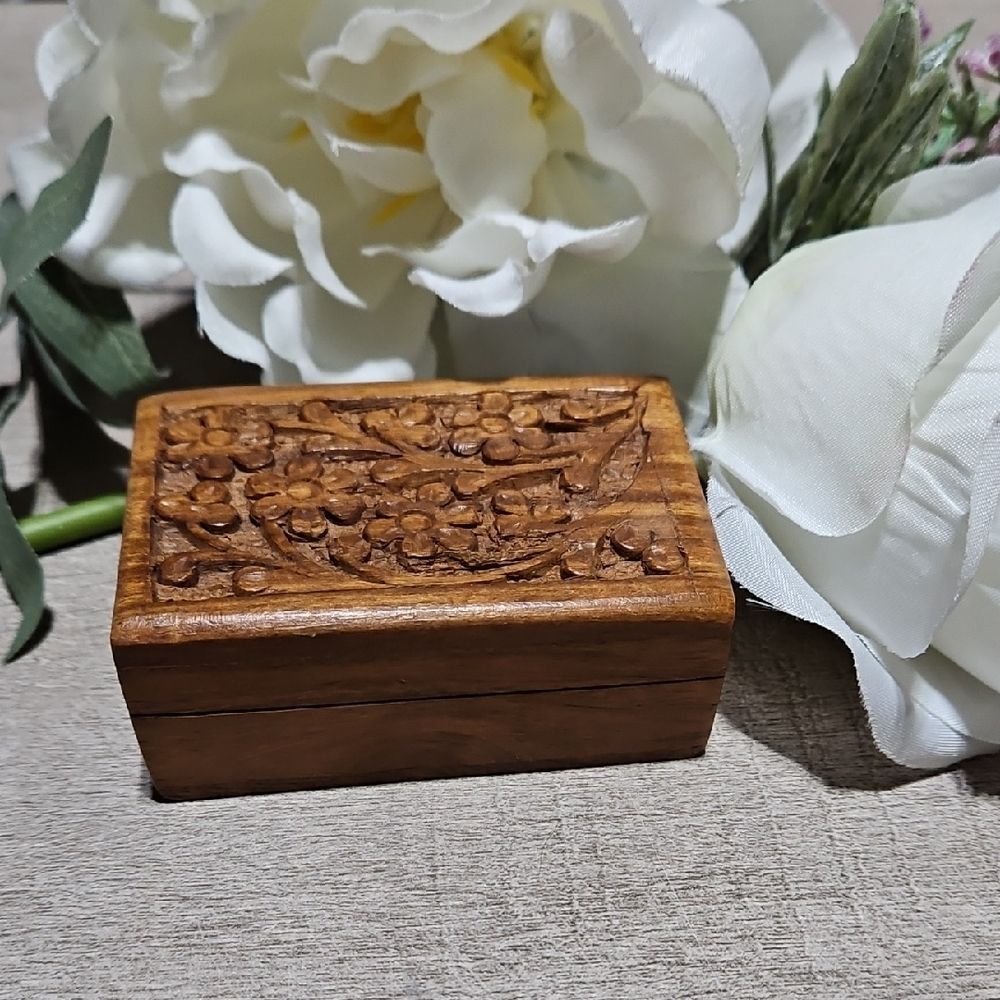 Handcrafted 🎄 Wooden Floral Box